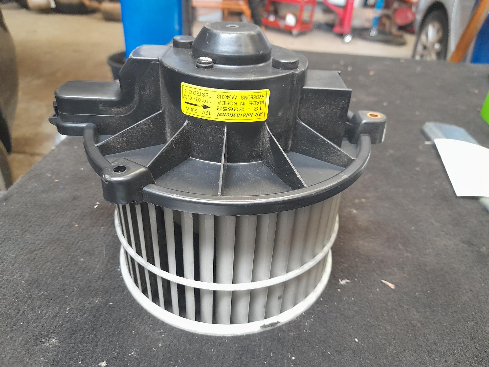 View Auto part Heater Fan Motor Holden Commodore 2004
