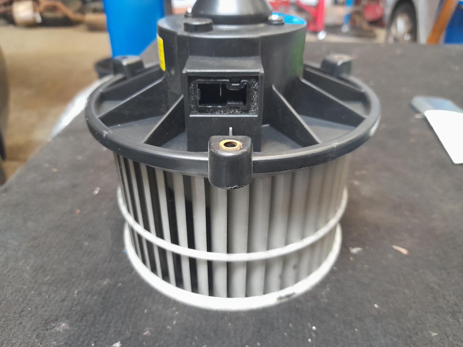 View Auto part Heater Fan Motor Holden Commodore 2004