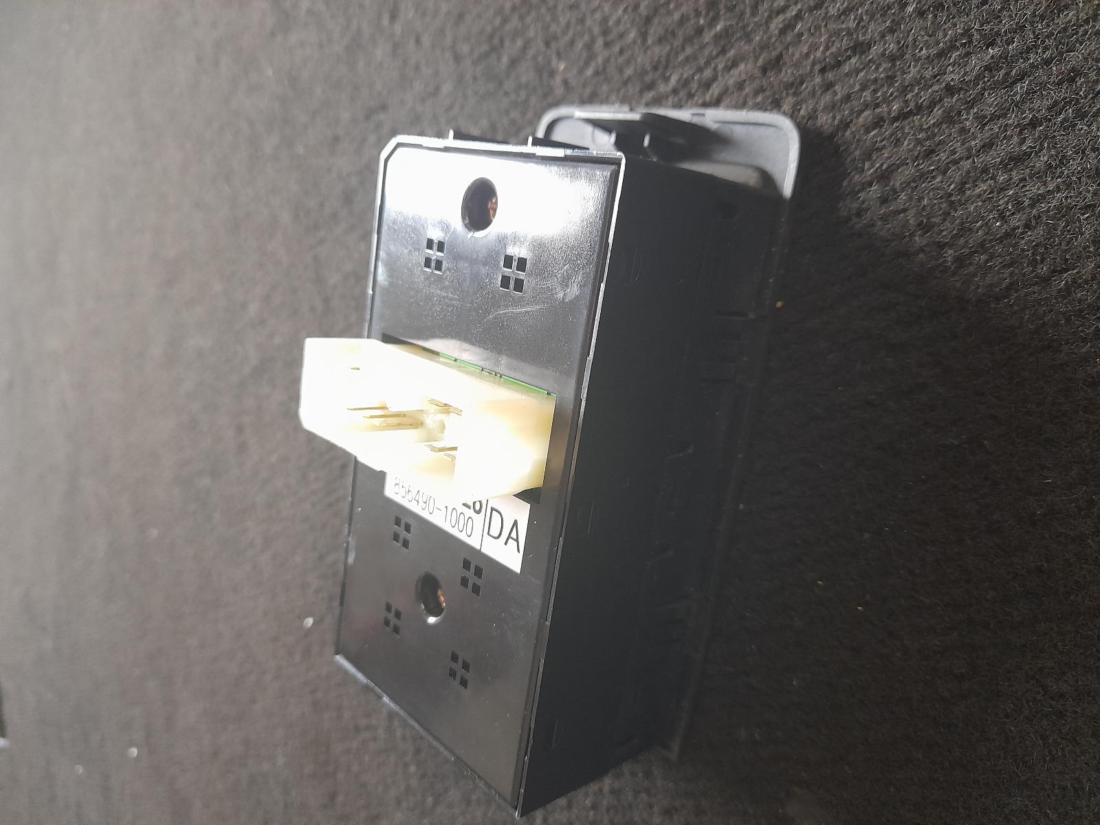 Pwr Dr Wind Switch Commodore Holden 2004