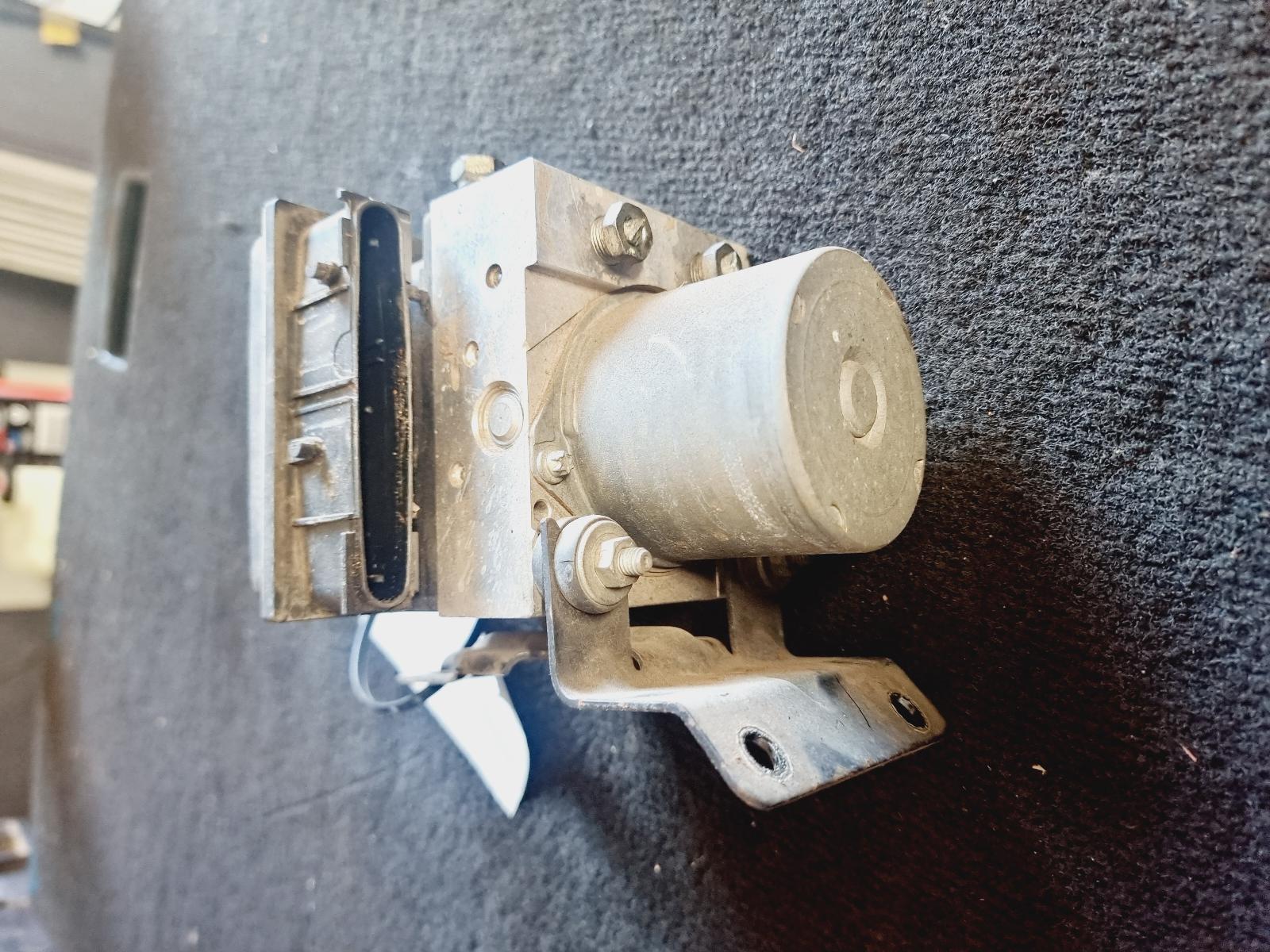 View Auto part Abs Pump/Modulator Holden Commodore 2005