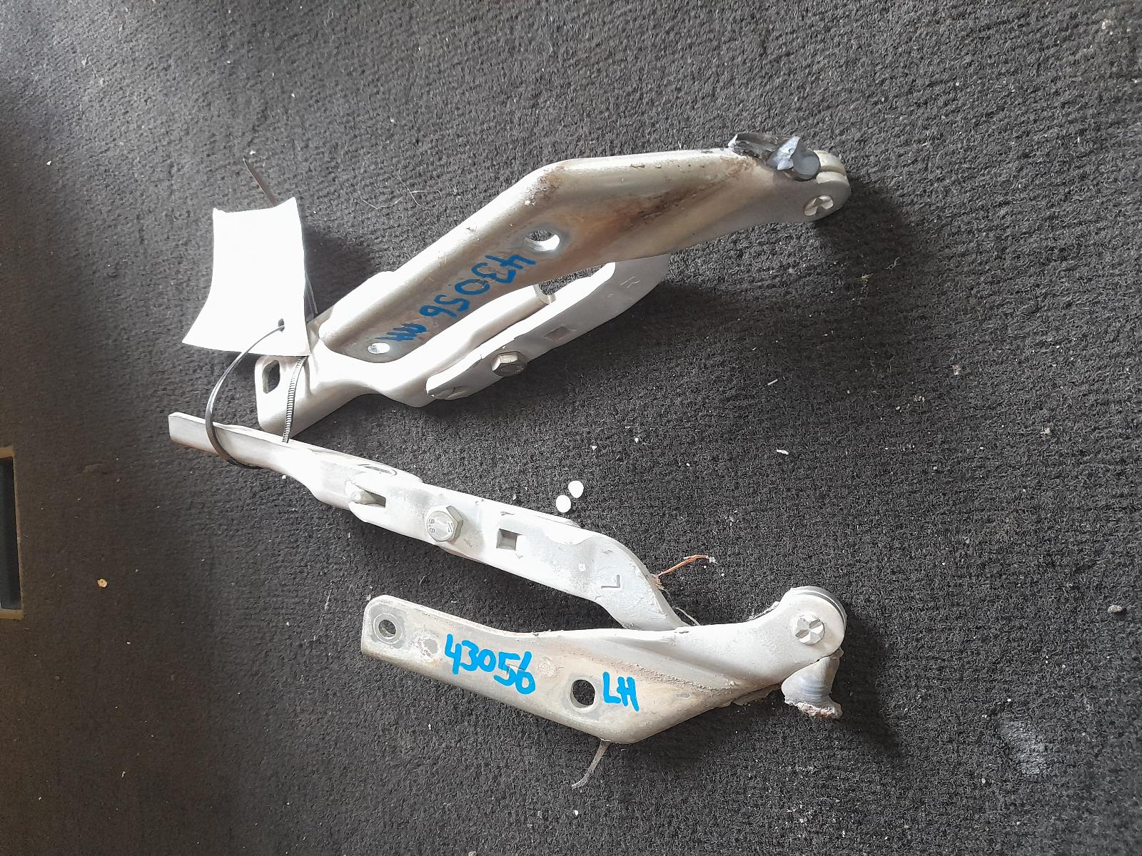 View Auto part Bonnet Hinge/Strut Holden Commodore 2005