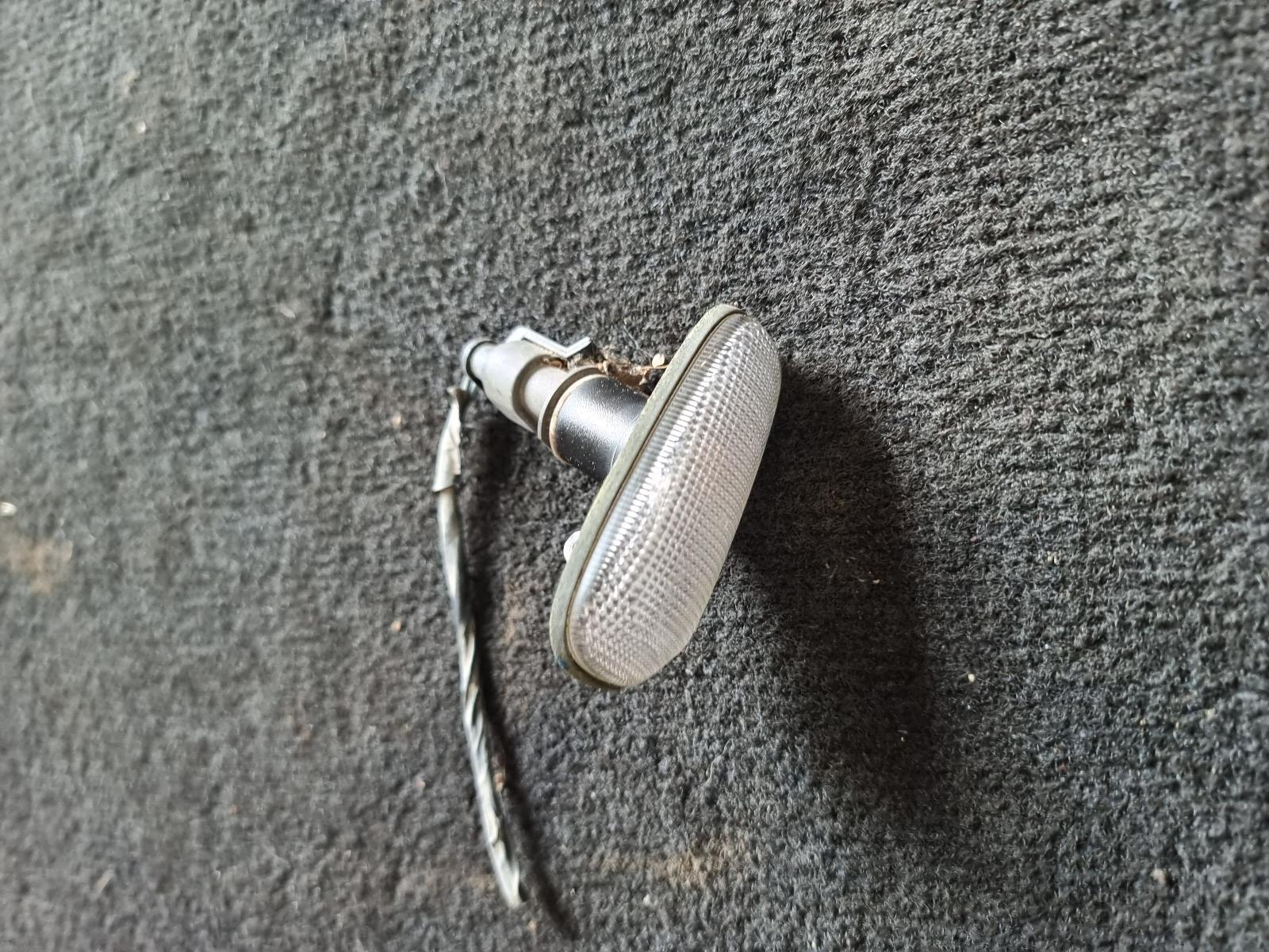 View Auto part Left Indicator/Fog/Side Holden Commodore 2003