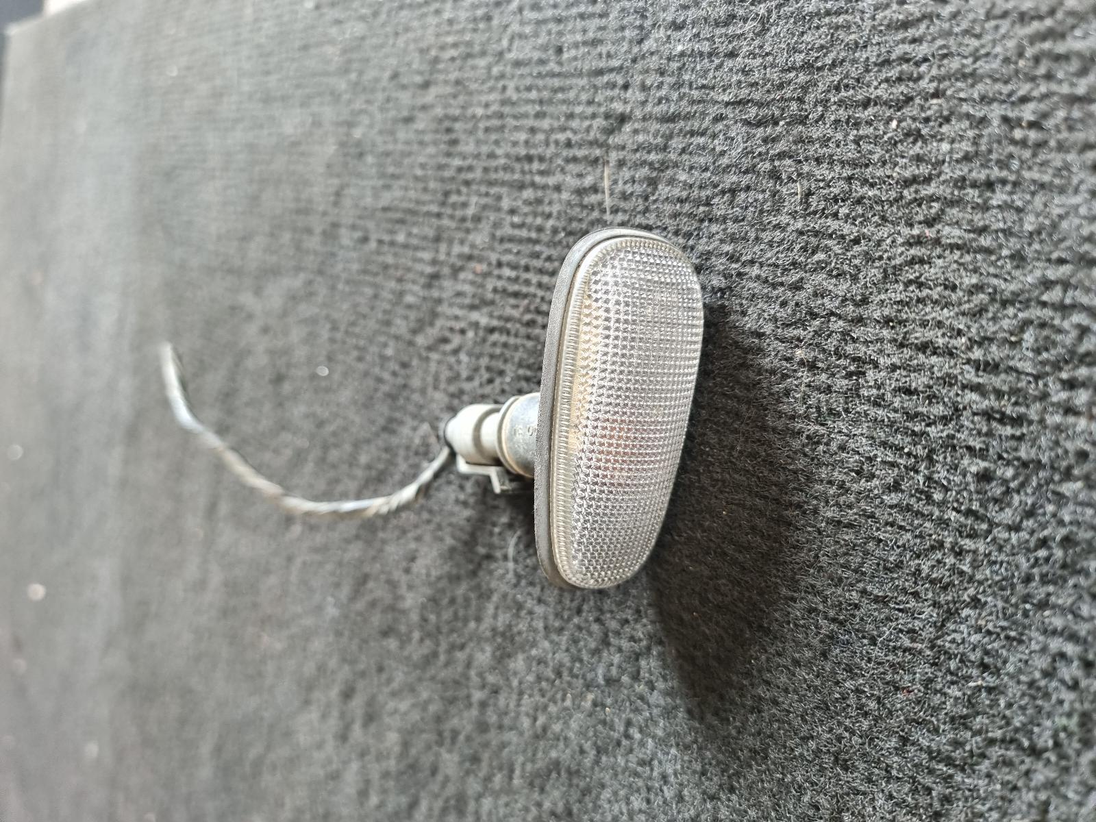 View Auto part Left Indicator/Fog/Side Holden Commodore 2005