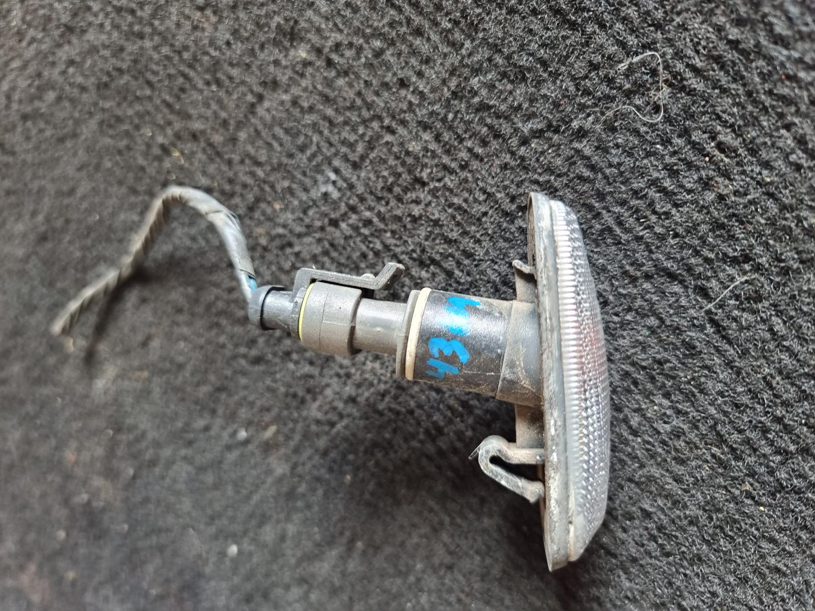 View Auto part Left Indicator/Fog/Side Holden Commodore 2005