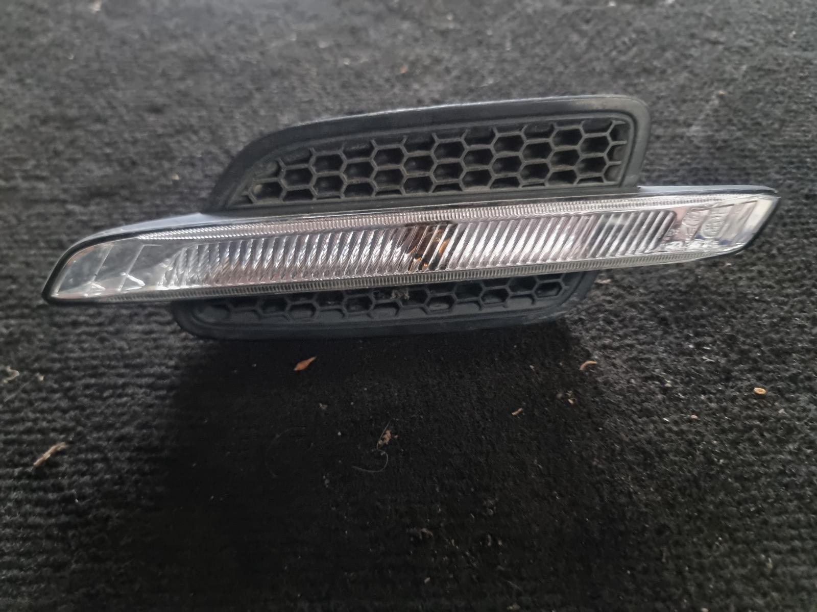 View Auto part Right Indicator/Fog/Side Holden Commodore 2010