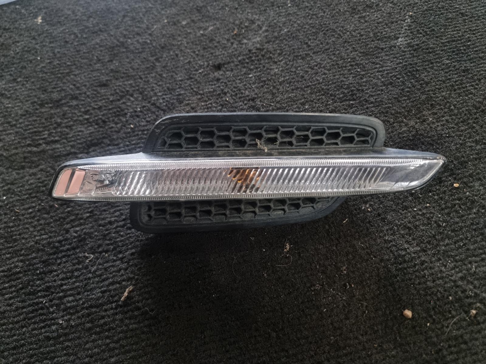 View Auto part Right Indicator/Fog/Side Holden Commodore 2010