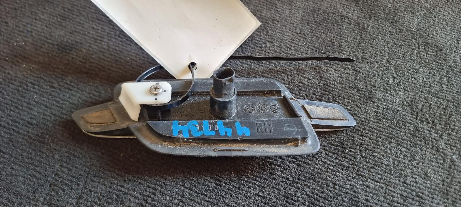 2008 Holden Commodore Right Indicator/Fog/Side View Auto part Right Indicator/Fog/Side Holden Commodore 2008