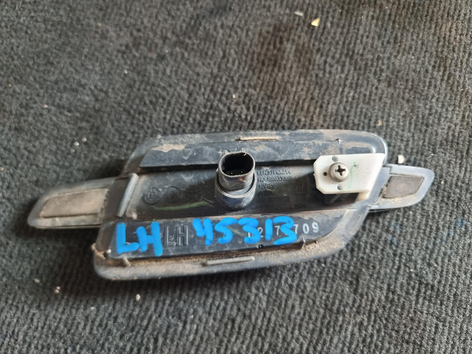 View Auto part Left Indicator/Fog/Side Holden Commodore 2008