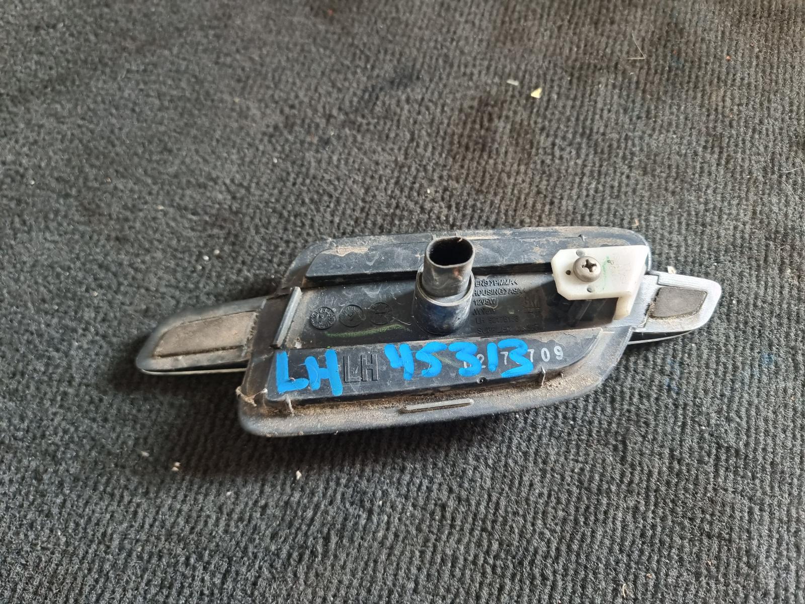 View Auto part Left Indicator/Fog/Side Holden Commodore 2008