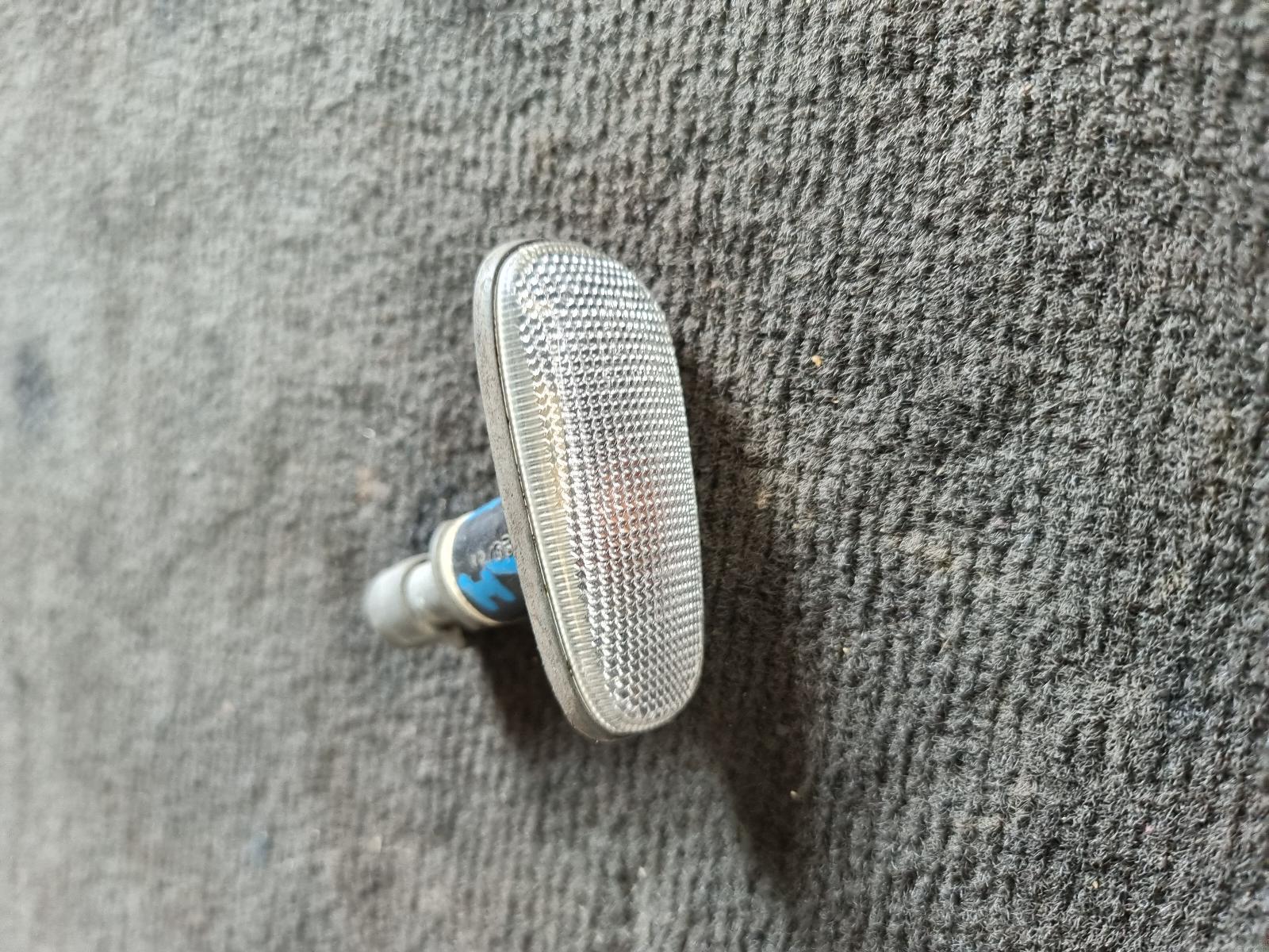 View Auto part Left Indicator/Fog/Side Holden Commodore 2003