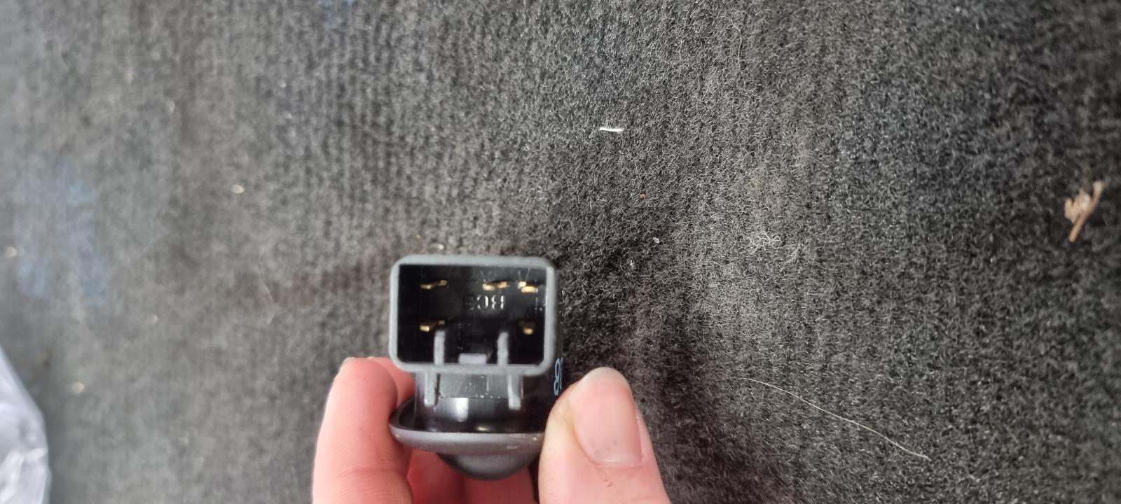 View Auto part Pwr Dr Wind Switch Holden Commodore 2005