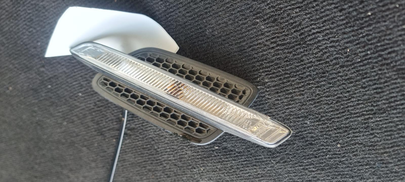 View Auto part Right Indicator/Fog/Side Holden Commodore 2009