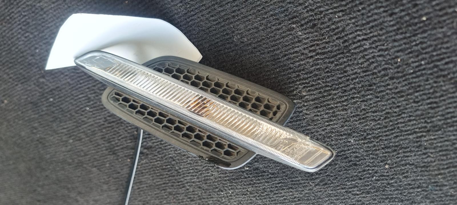 View Auto part Right Indicator/Fog/Side Holden Commodore 2009
