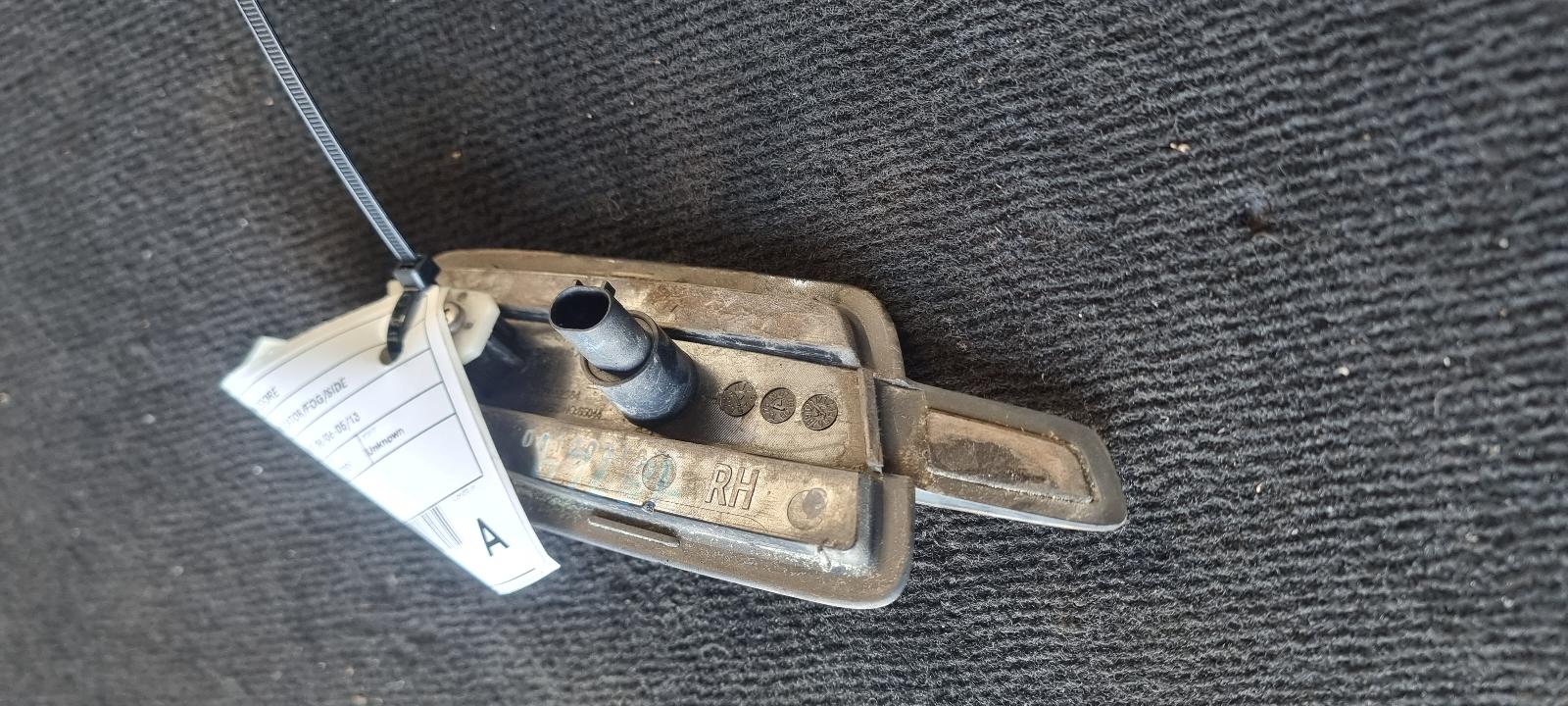 View Auto part Right Indicator/Fog/Side Holden Commodore 2009