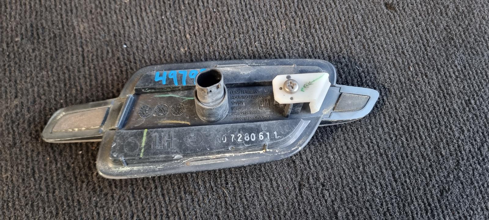 View Auto part Left Indicator/Fog/Side Holden Commodore 2008