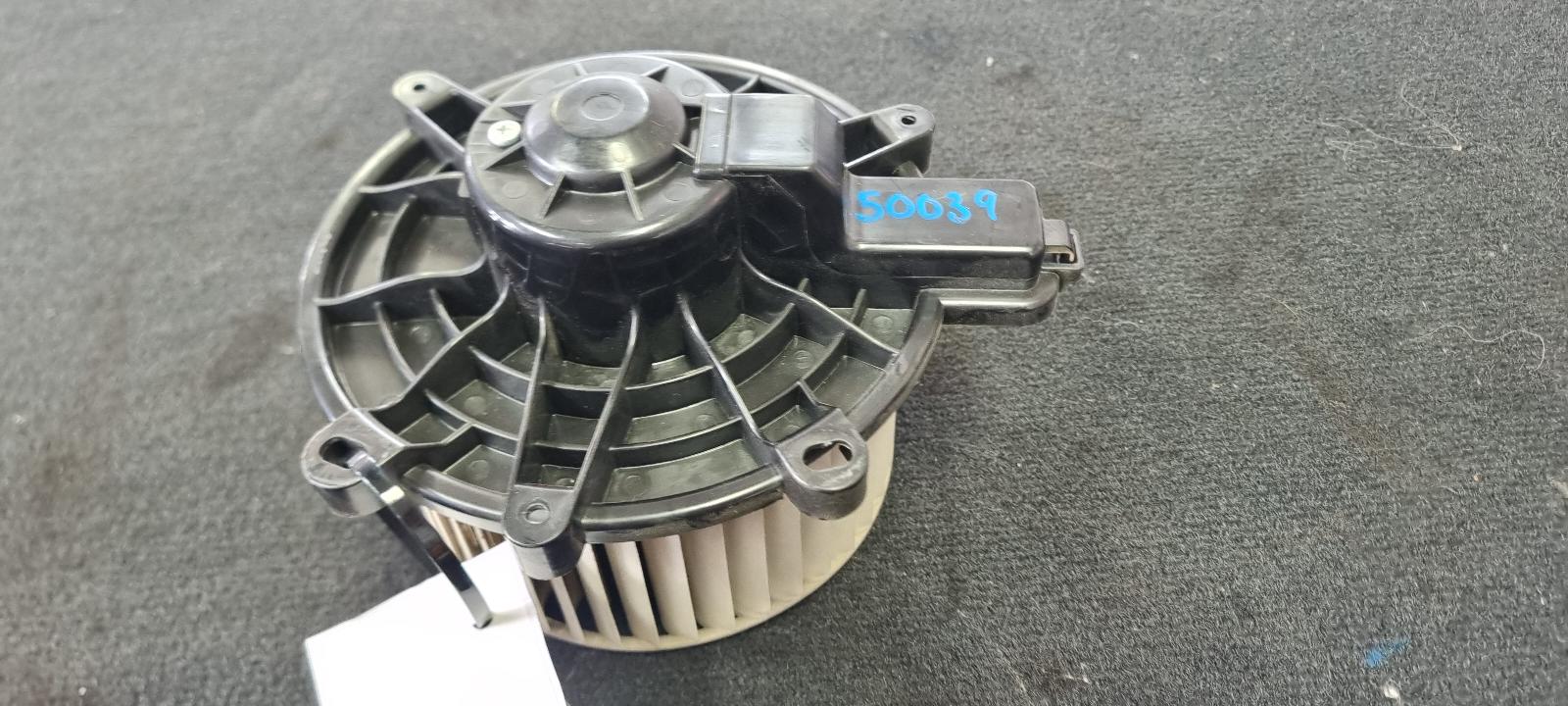 View Auto part Heater Fan Motor Holden Commodore 2008