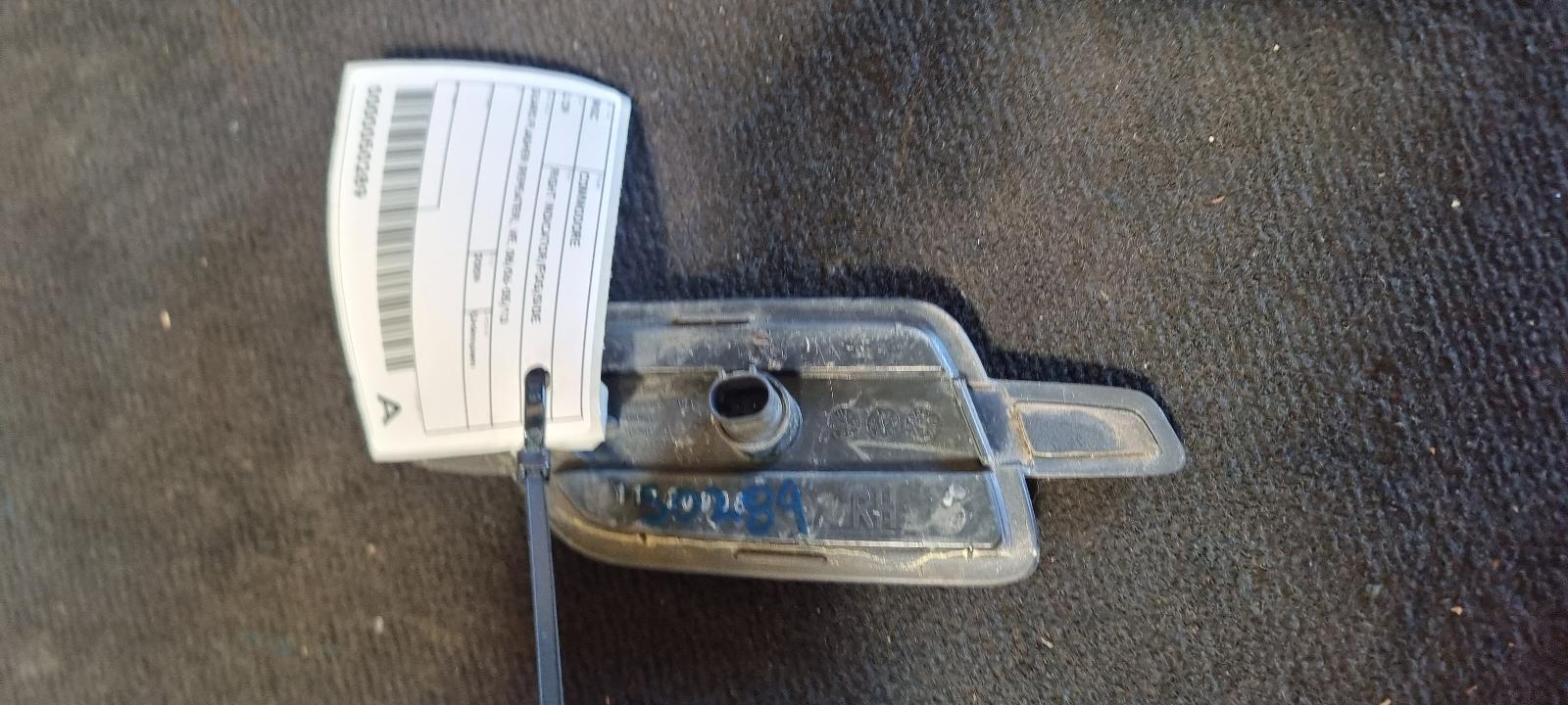 2009 Holden Commodore Right Indicator/Fog/Side View Auto part Right Indicator/Fog/Side Holden Commodore 2009
