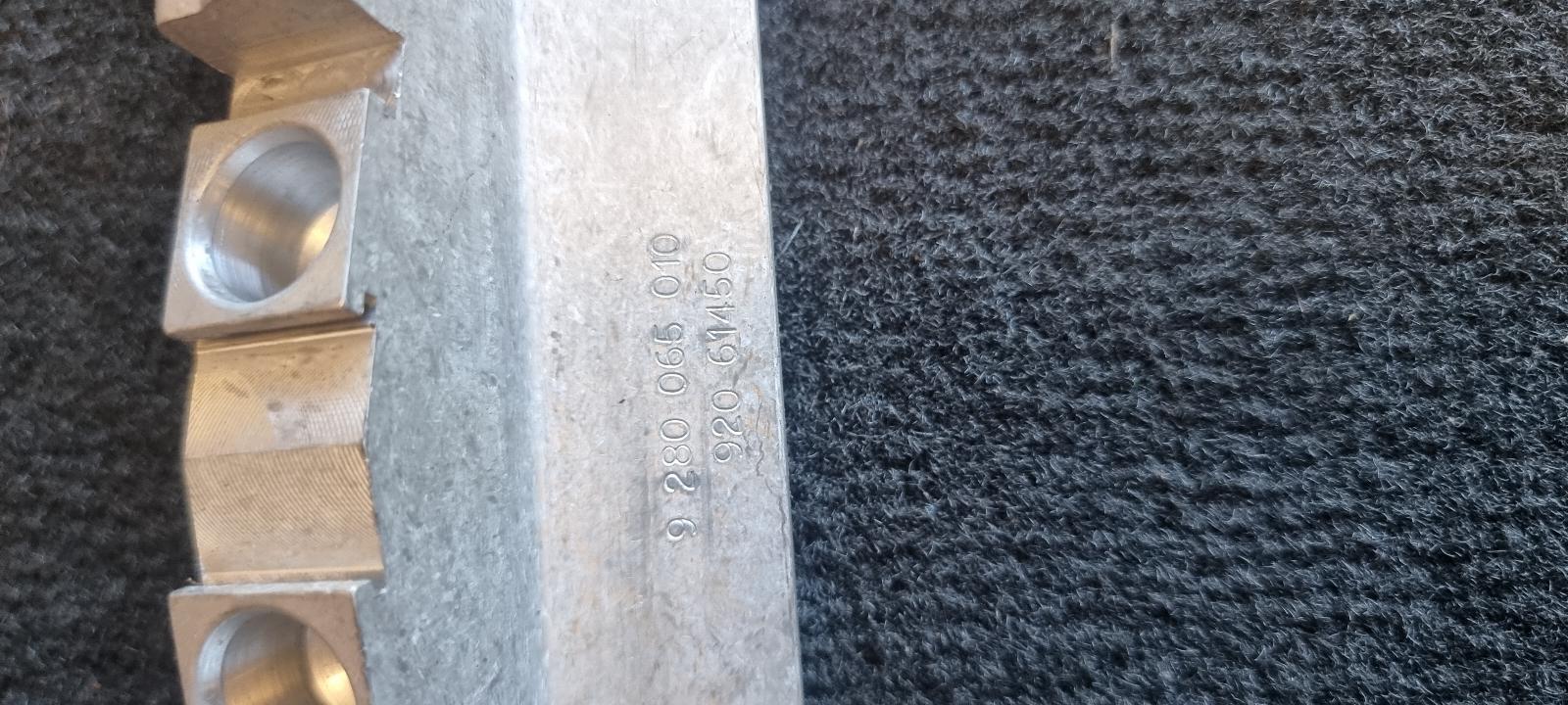 View Auto part Injection Rail Holden Commodore 1991