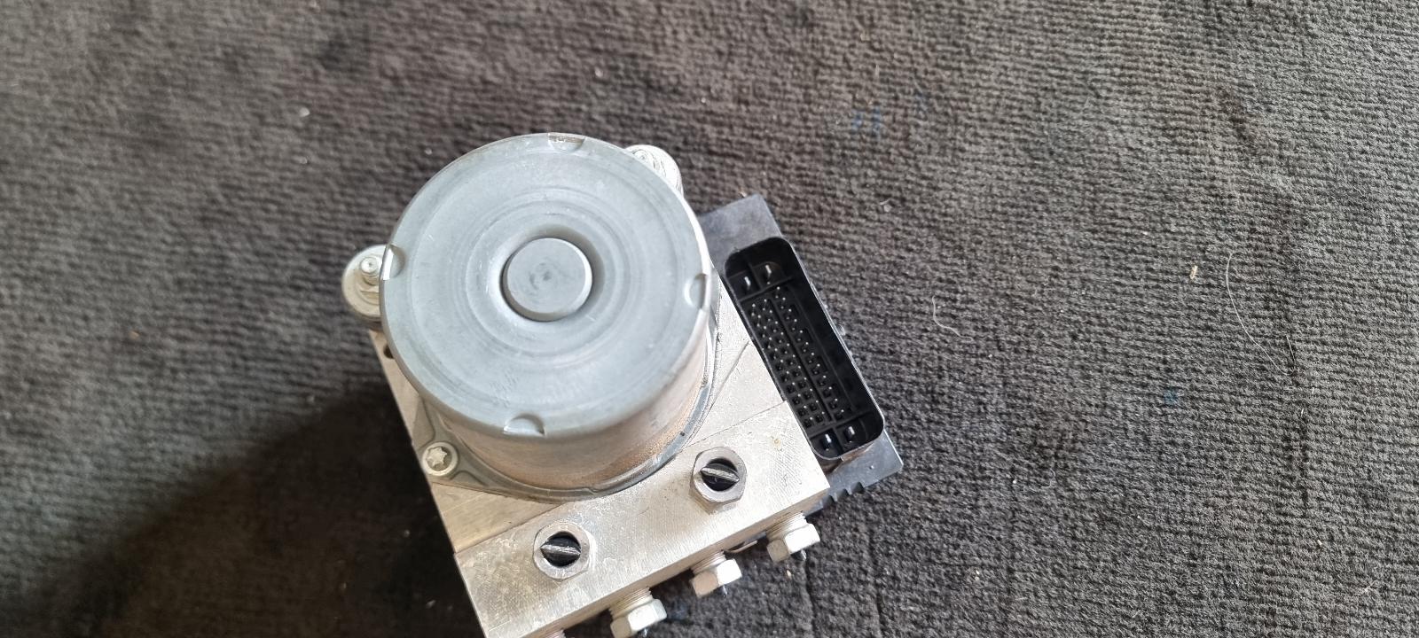 2010 Holden Commodore Abs Pump/Modulator View Auto part Abs Pump/Modulator Holden Commodore 2010