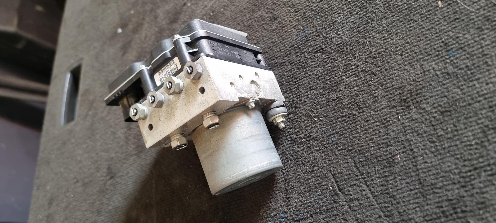 2010 Holden Commodore Abs Pump/Modulator View Auto part Abs Pump/Modulator Holden Commodore 2010