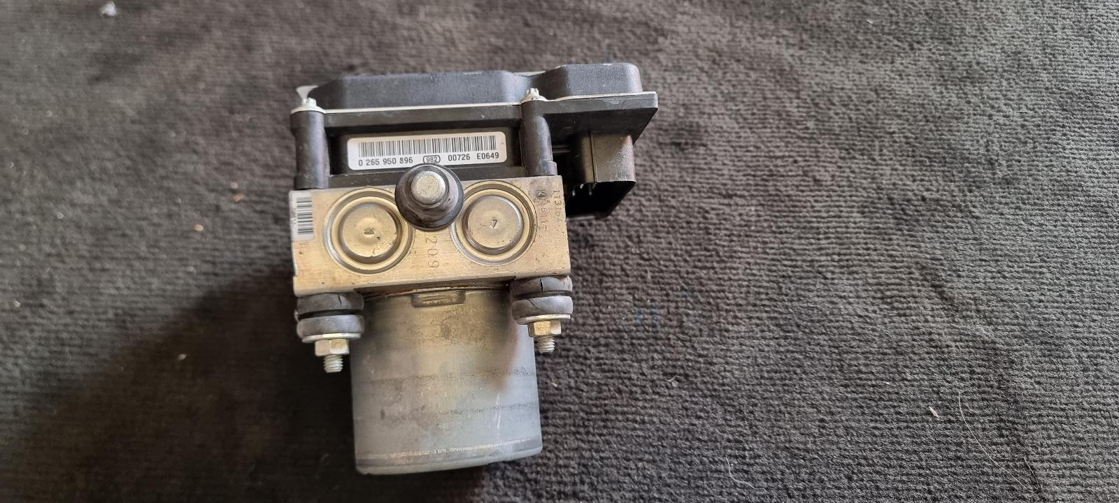 2010 Holden Commodore Abs Pump/Modulator View Auto part Abs Pump/Modulator Holden Commodore 2010