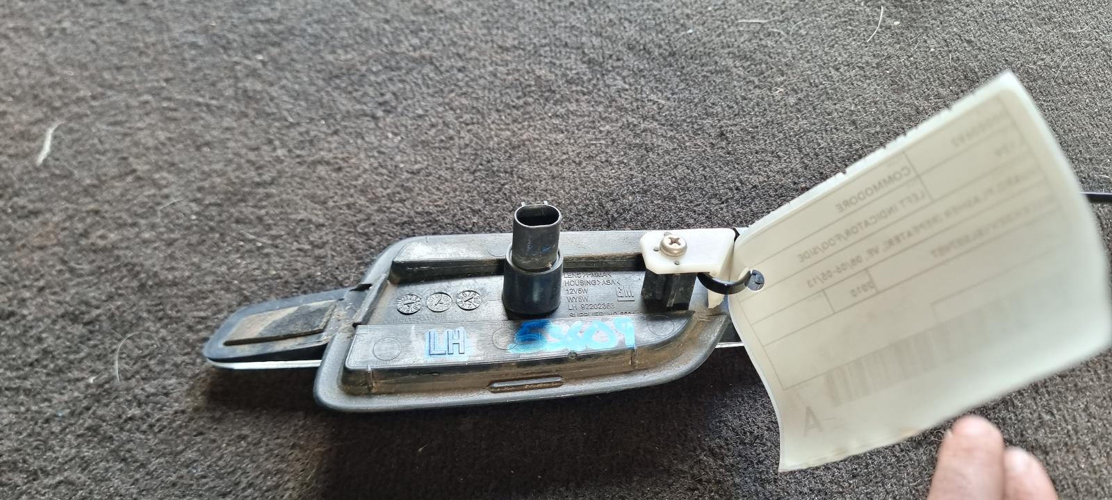 View Auto part Left Indicator/Fog/Side Holden Commodore 2010