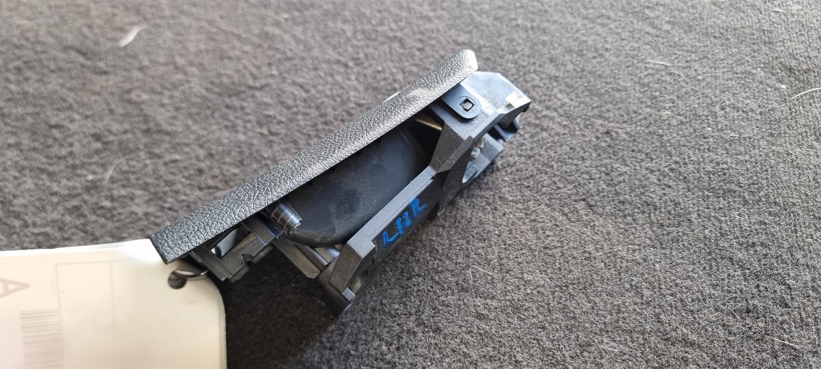 View Auto part Door Handle Holden Commodore 2010