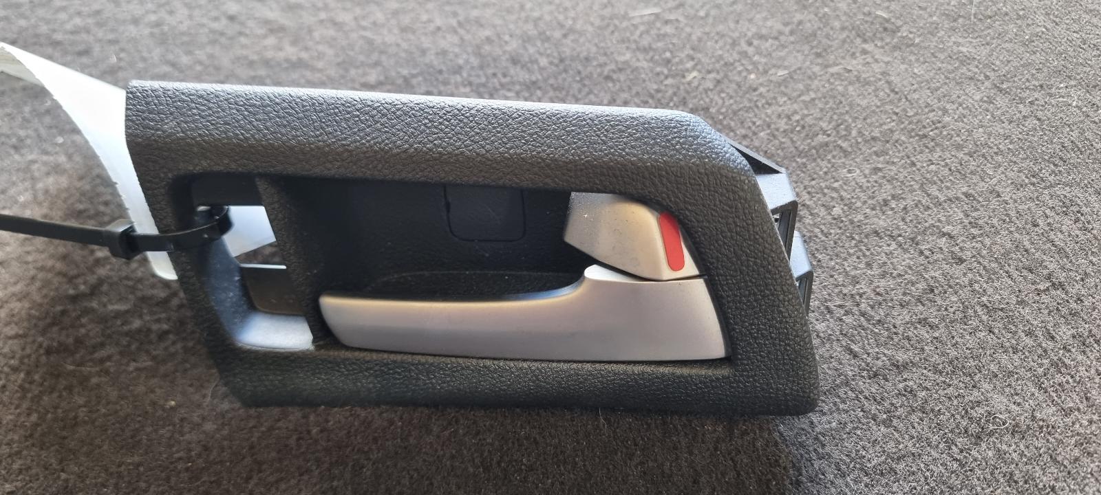 View Auto part Door Handle Holden Commodore 2010