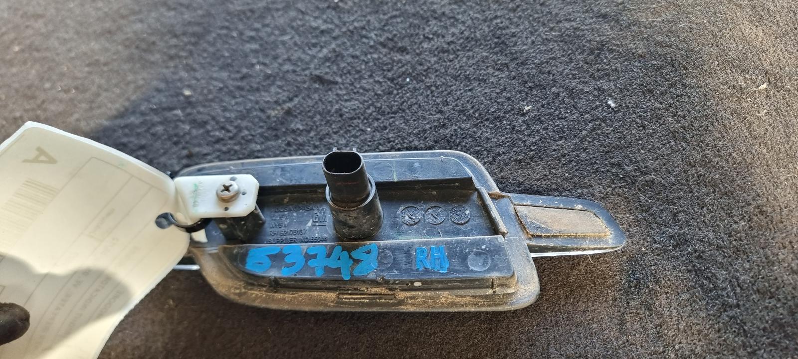 View Auto part Right Indicator/Fog/Side Holden Commodore 2007