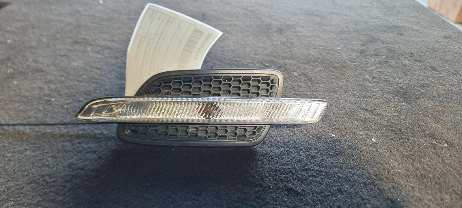 View Auto part Right Indicator/Fog/Side Holden Commodore 2007