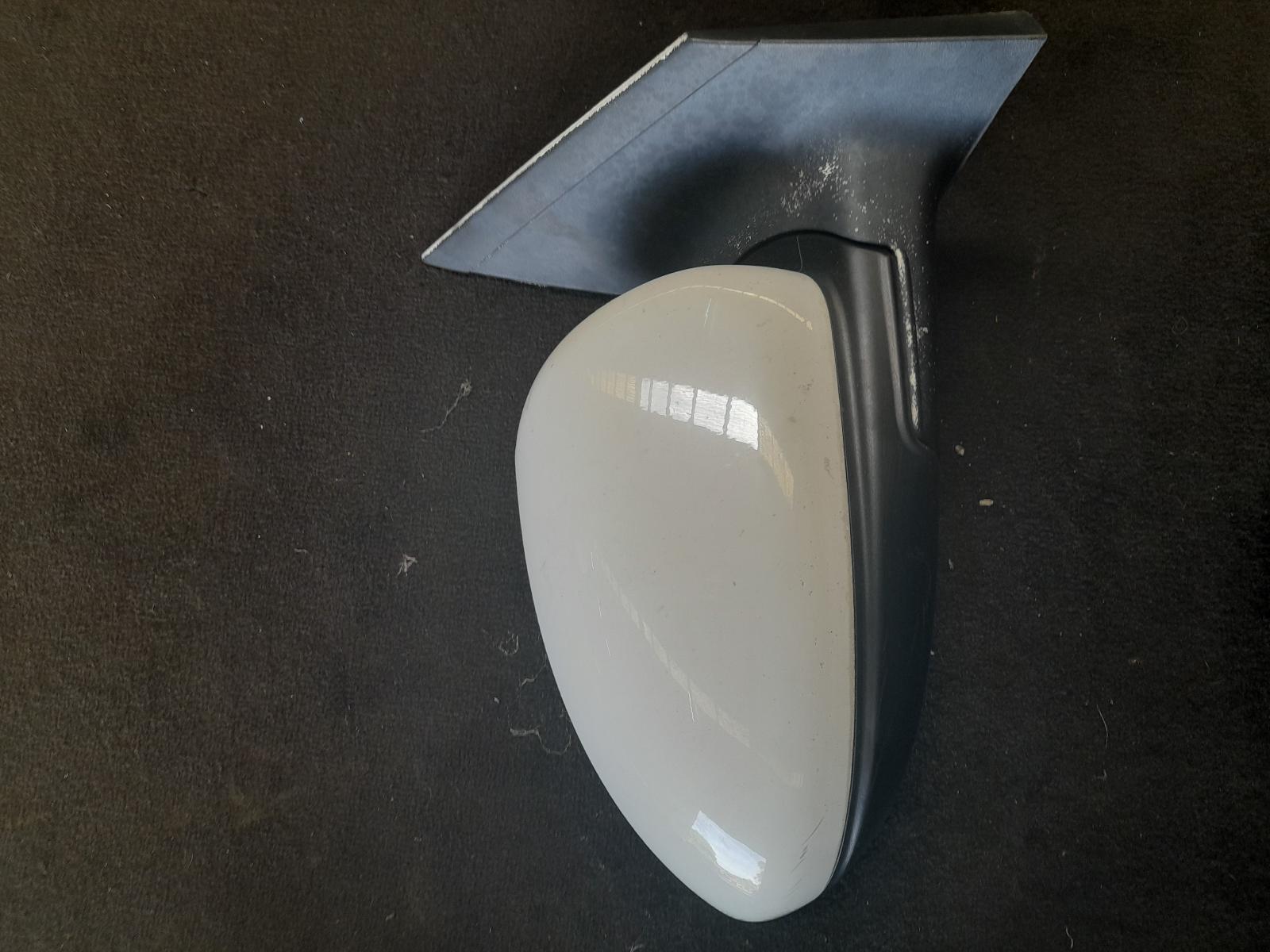 View Auto part Right Door Mirror Holden Cruze 2015