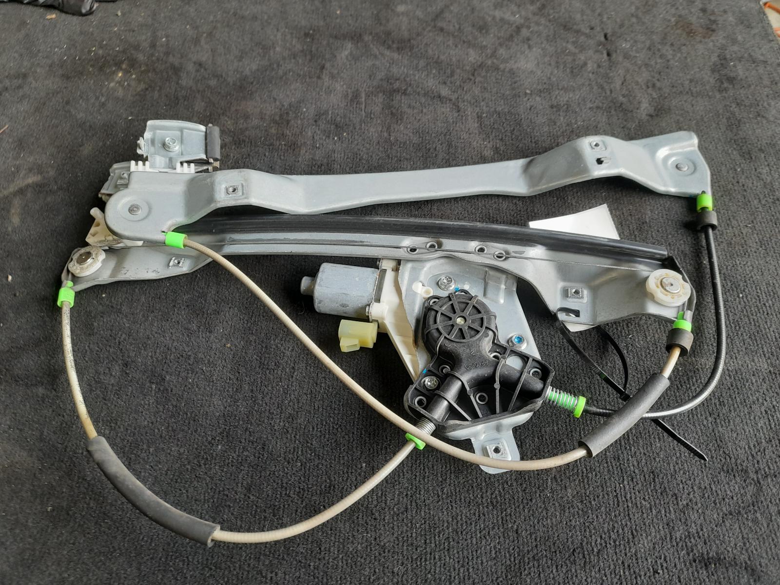 2007 Holden Commodore Left Front Window Reg/Motor View Auto part Left Front Window Reg/Motor Holden Commodore 2007