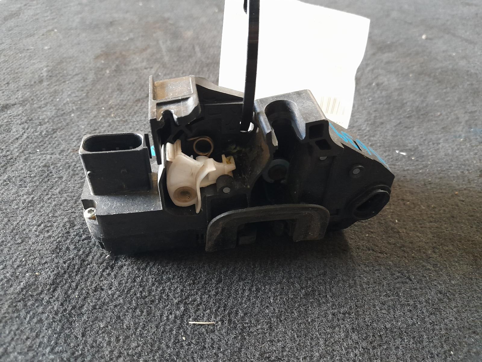 View Auto part Door/Boot/Gate Lock Holden Commodore 2007