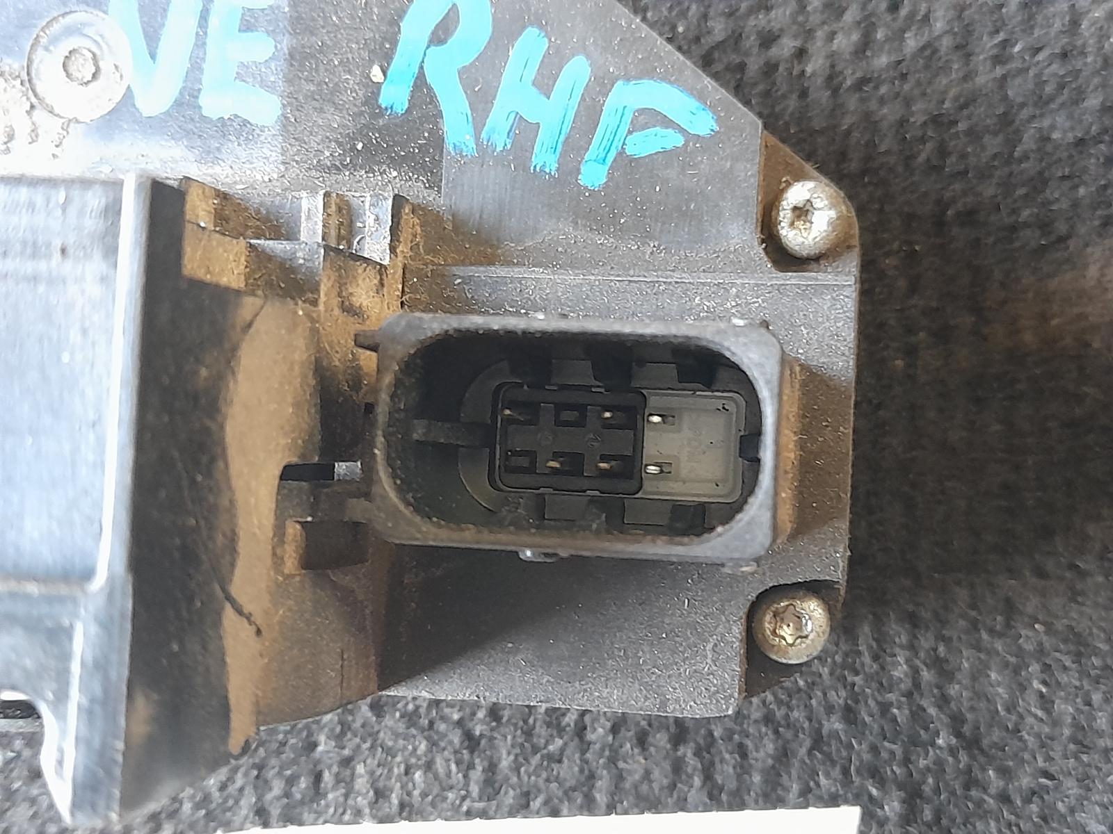 View Auto part Door/Boot/Gate Lock Holden Commodore 2007