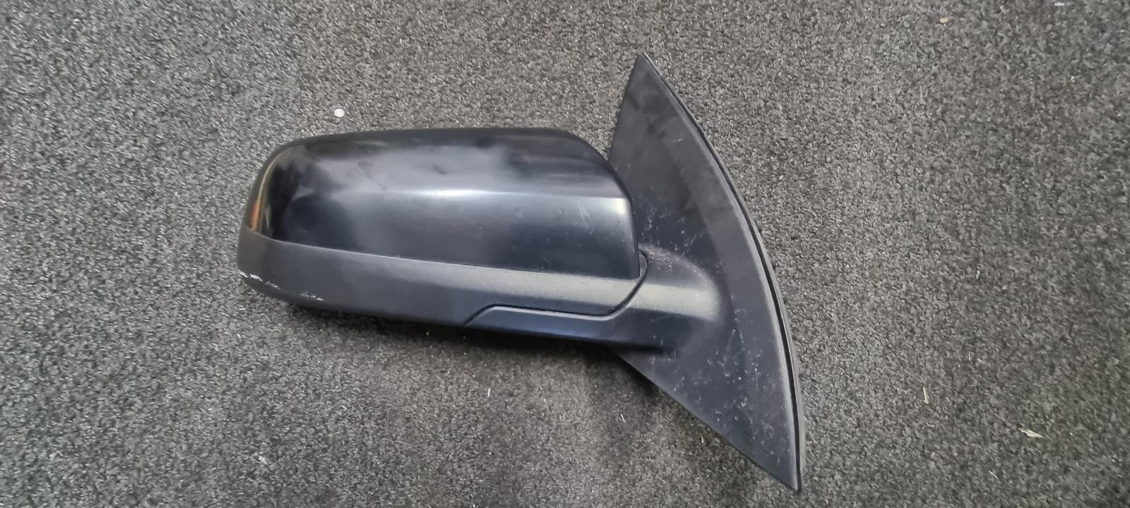 2007 Holden Commodore Right Door Mirror View Auto part Right Door Mirror Holden Commodore 2007