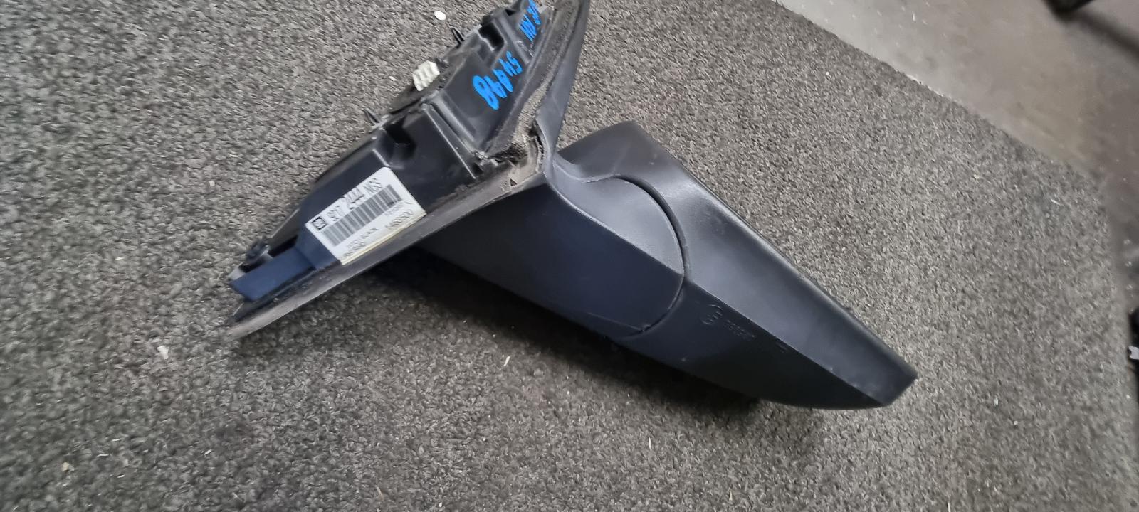 2007 Holden Commodore Right Door Mirror View Auto part Right Door Mirror Holden Commodore 2007