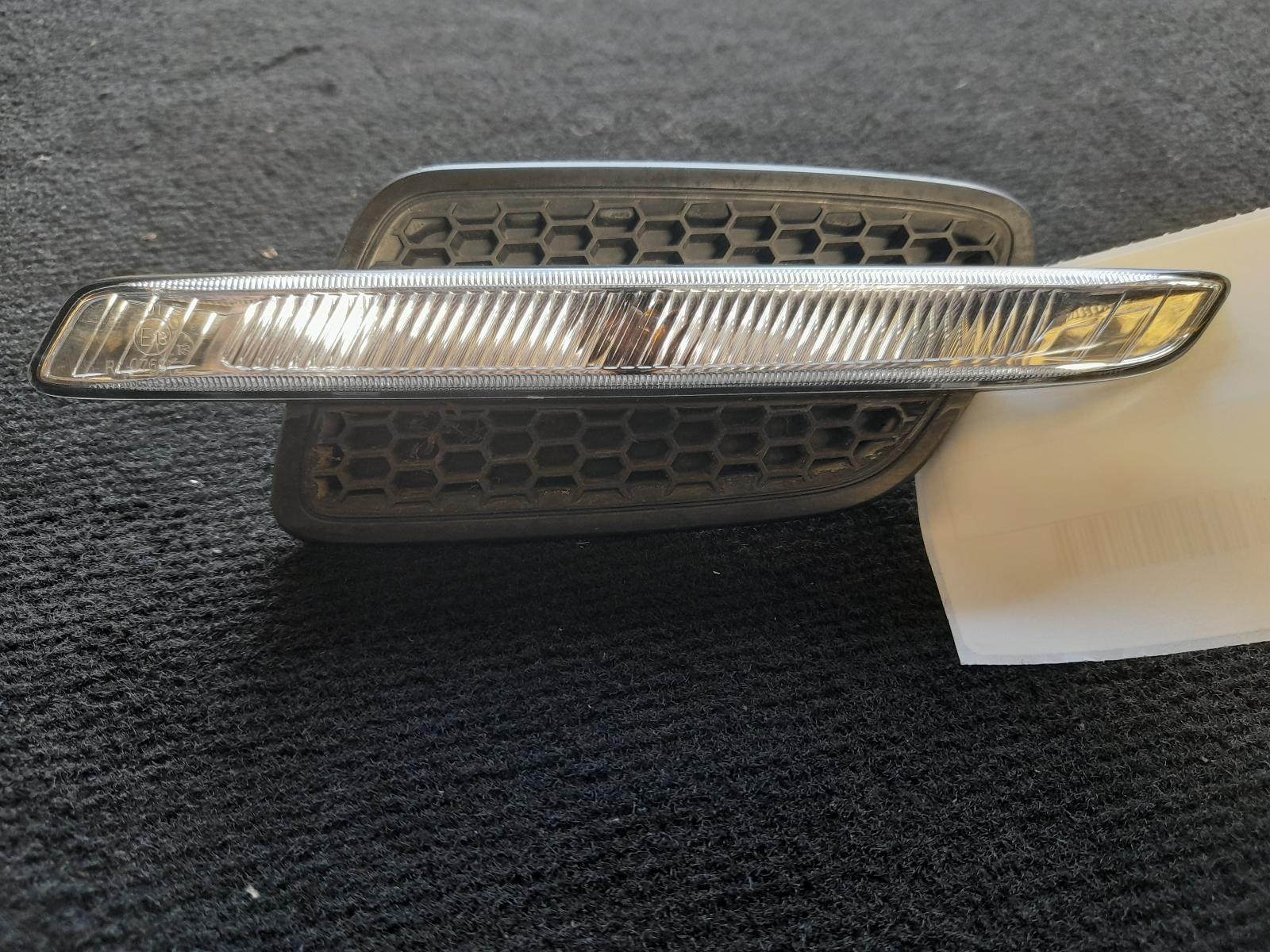 2010 Holden Commodore Right Indicator/Fog/Side View Auto part Right Indicator/Fog/Side Holden Commodore 2010