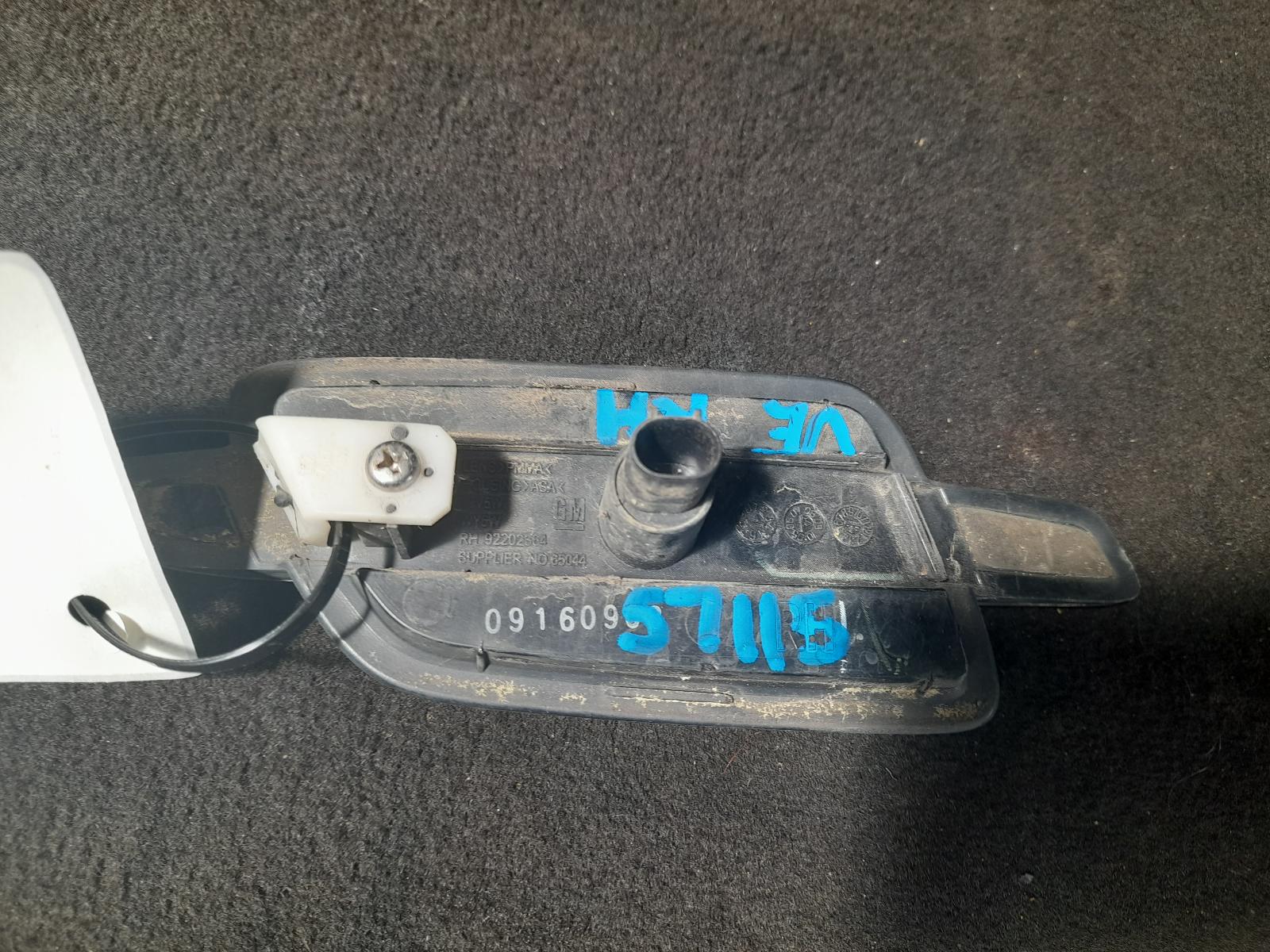 2009 Holden Commodore Right Indicator/Fog/Side View Auto part Right Indicator/Fog/Side Holden Commodore 2009
