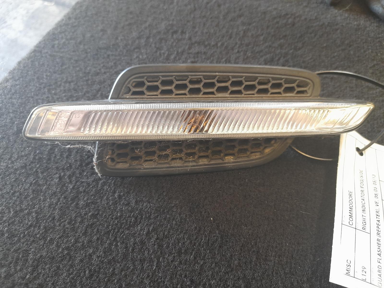 View Auto part Right Indicator/Fog/Side Holden Commodore 2009