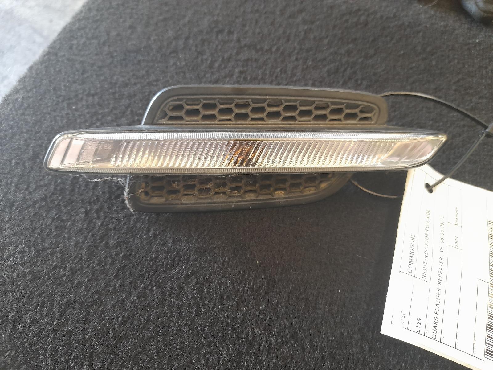 View Auto part Right Indicator/Fog/Side Holden Commodore 2009