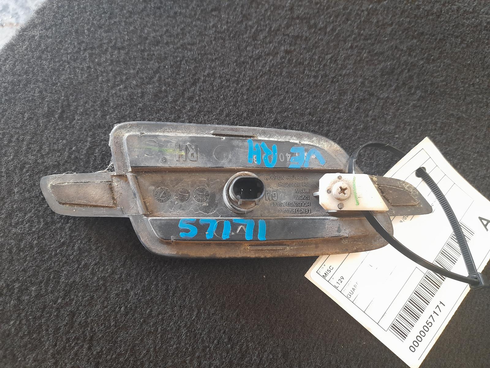 View Auto part Right Indicator/Fog/Side Holden Commodore 2009