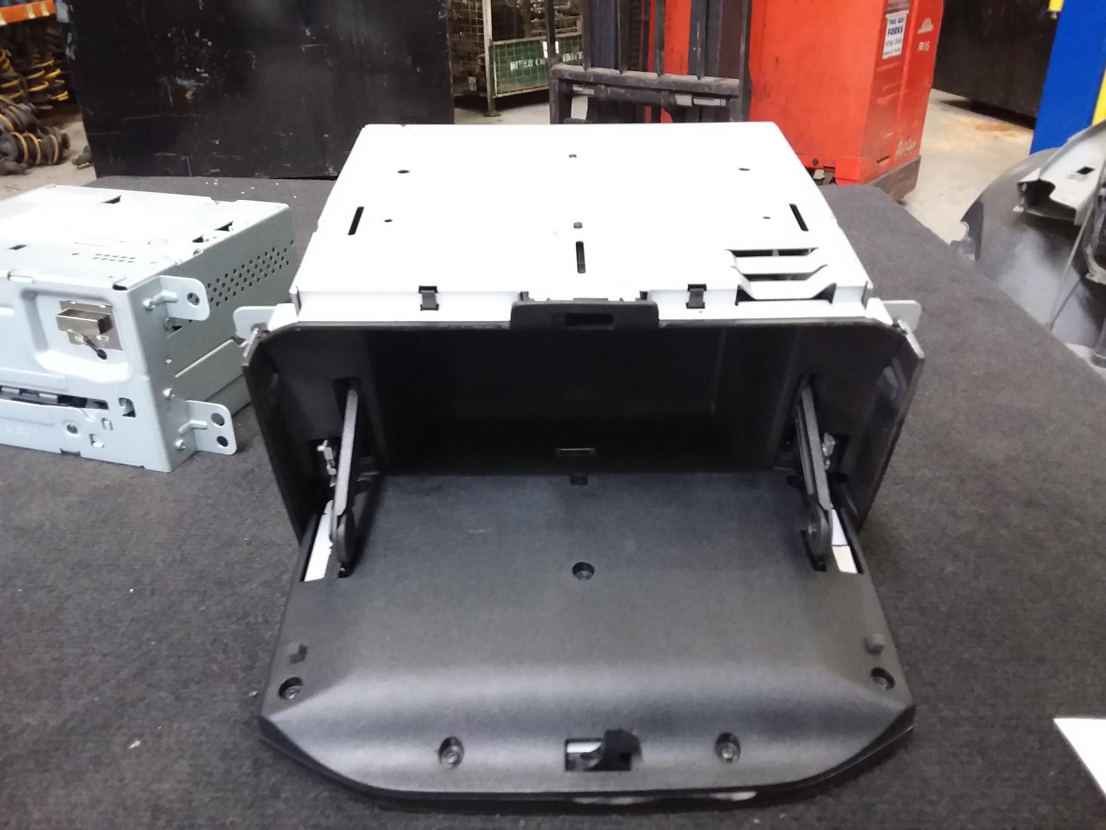 2014 Holden Malibu Radio/Cd/Dvd/Sat/Tv View Auto part Radio/Cd/Dvd/Sat/Tv Holden Malibu 2014
