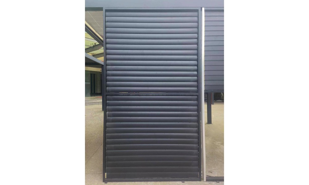 [04X07FT] Alora Premium Adjustable Aluminum Louvered Pergola With Side Wall Panel (SAK25458)