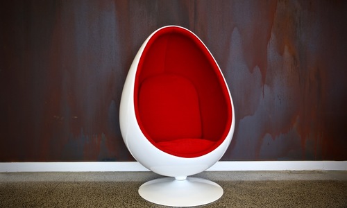 egg chair with door