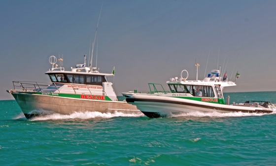 boat crash kwinana hillarys boat harbour sinking vessel tied to rocks boat crash kwinana hillarys boat harbour sinking vessel tied to rocks