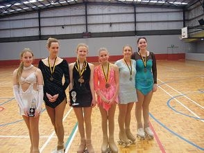 Medal-winning Redbacks skaters.