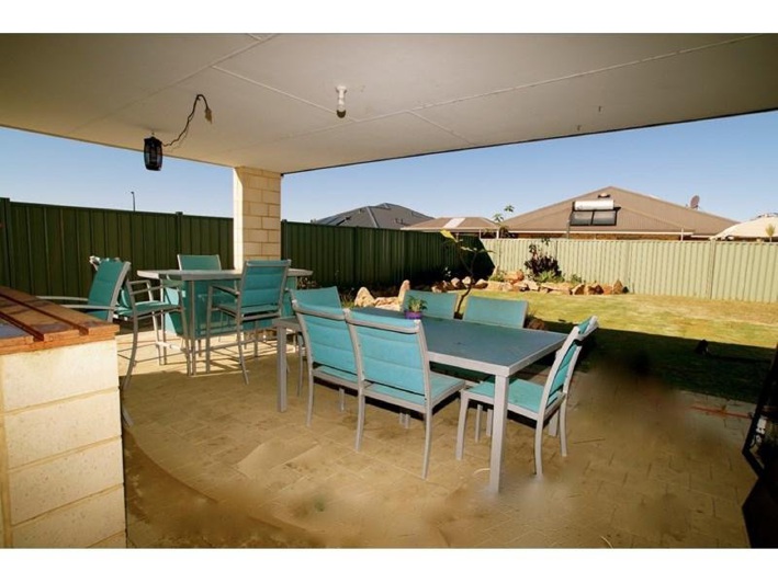 Ravenswood, 5 Cooeyup Close – $389,000