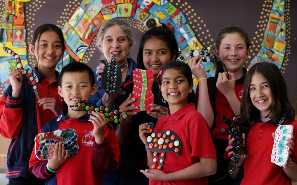 Eddystone Primary students learn cutting edge glass art Community News Group