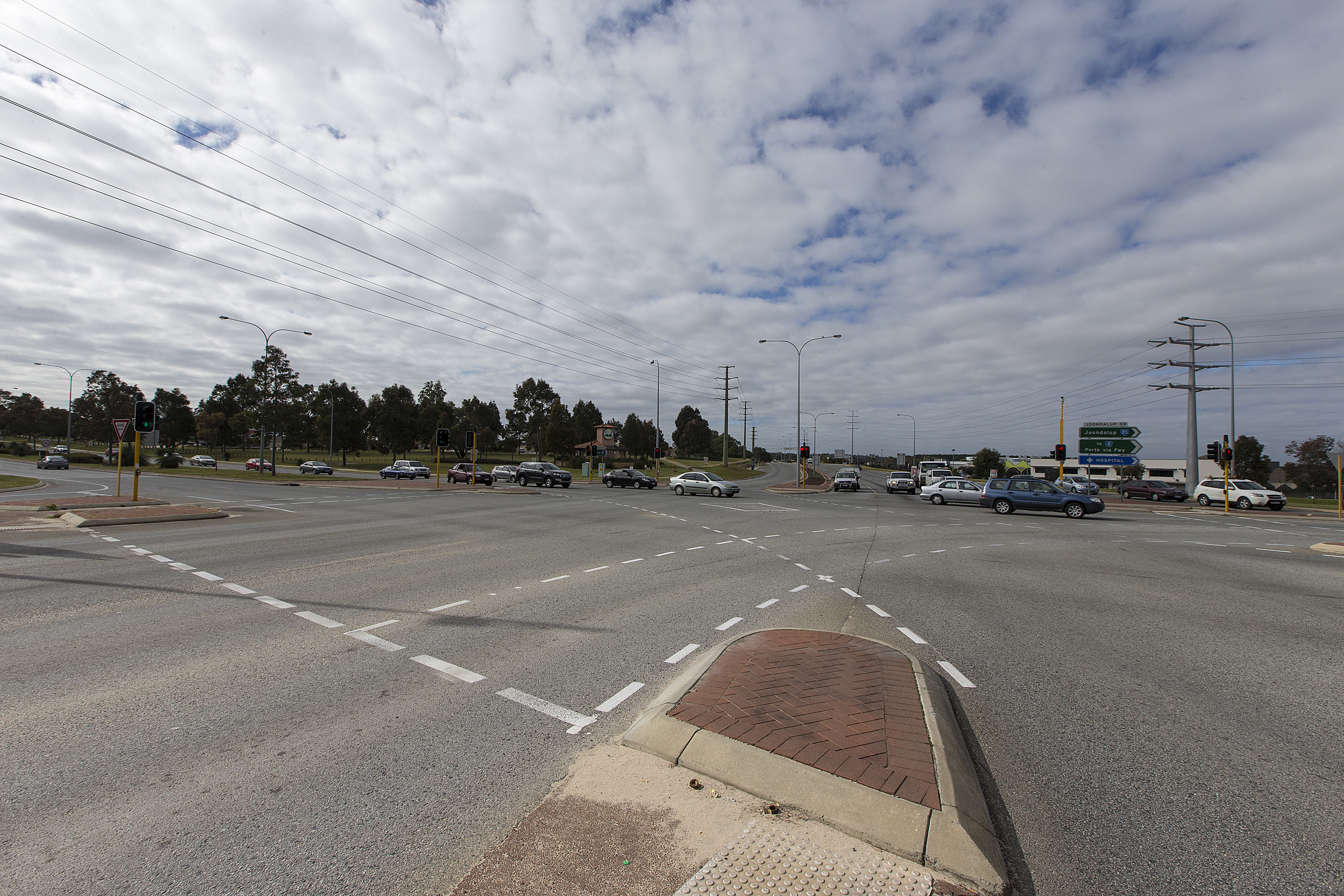 Roadworks close part of Joondalup Drive/Wanneroo Road intersection