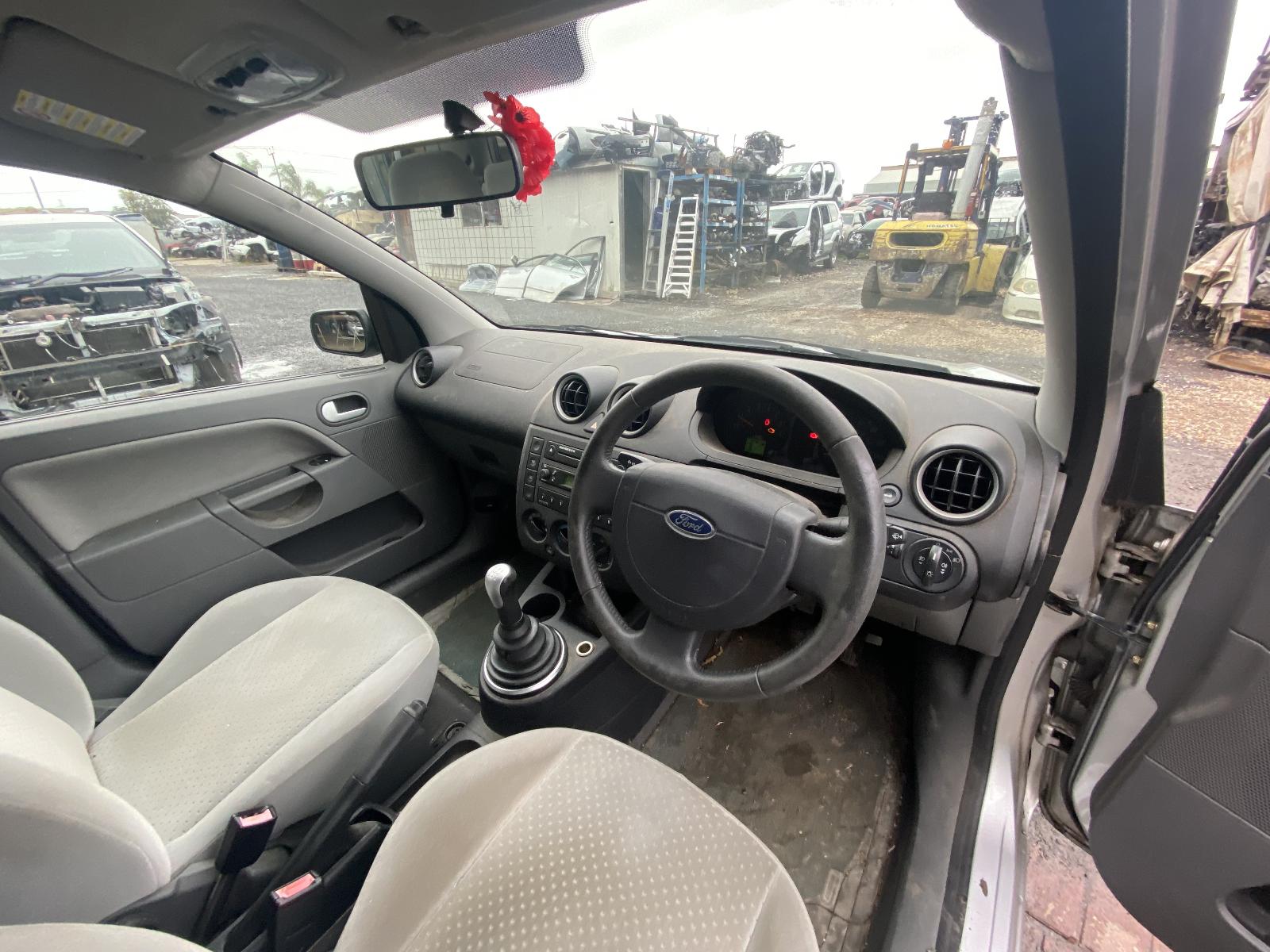 View Auto part Door Handle Ford Fiesta 2004